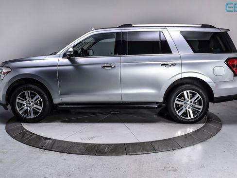 Used 2024 Ford Expedition Limited image 3
