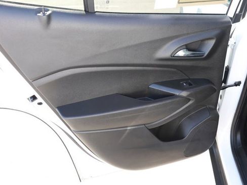 Used 2024 Chevrolet Trax LS w/ LS Convenience Package image 11