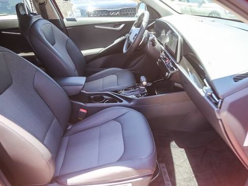 Certified 2025 Kia Niro EX FWD image 17