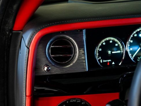 Used 2022 Rolls-Royce Phantom Sedan image 39