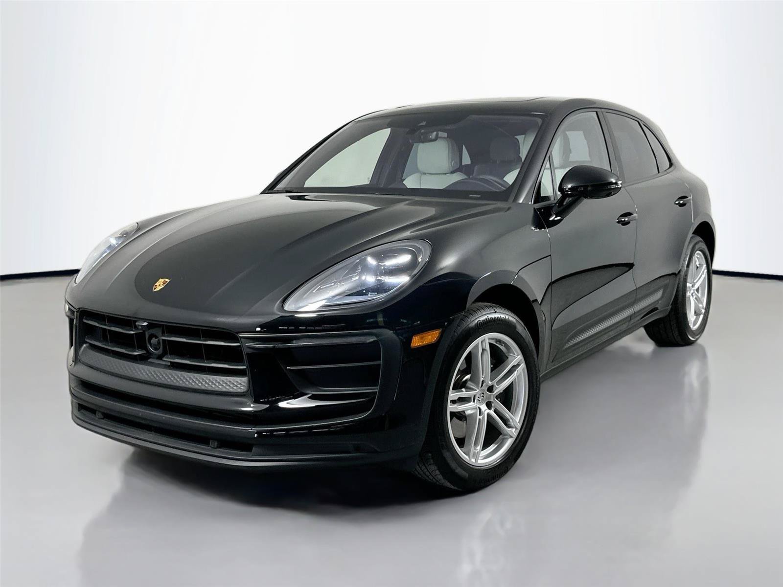 Certified 2024 Porsche Macan AWD/4WD image 1