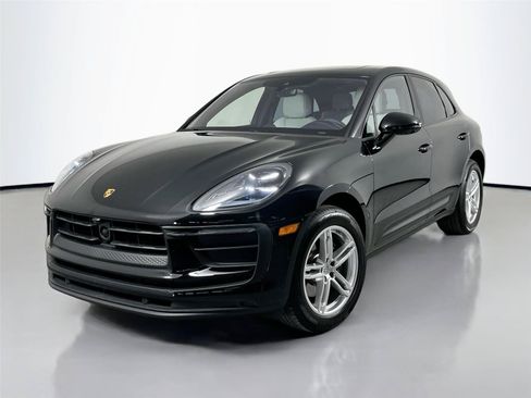 Certified 2024 Porsche Macan AWD/4WD image 1