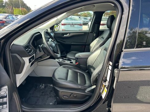 Used 2023 Ford Escape SE FWD image 14