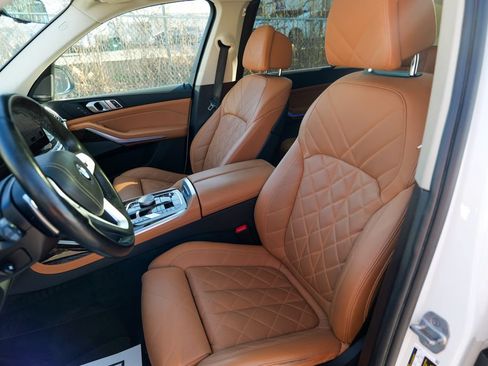 Used 2024 BMW X7 xDrive40i w/ Premium Package AWD/4WD image 23