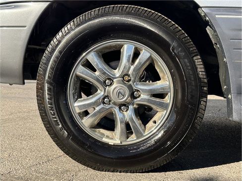 Used 2005 Lexus LX 470 4WD image 32