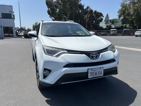 Used 2016 Toyota RAV4 XLE FWD image 1