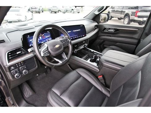 Used 2025 Chevrolet Suburban LT AWD/4WD image 15
