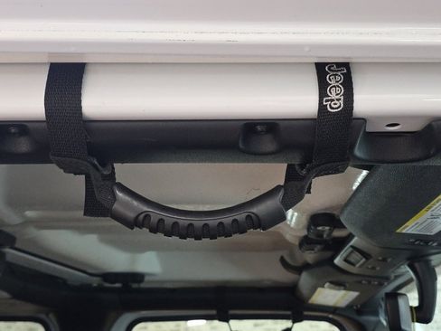 Used 2022 Jeep Wrangler Unlimited Sahara image 15