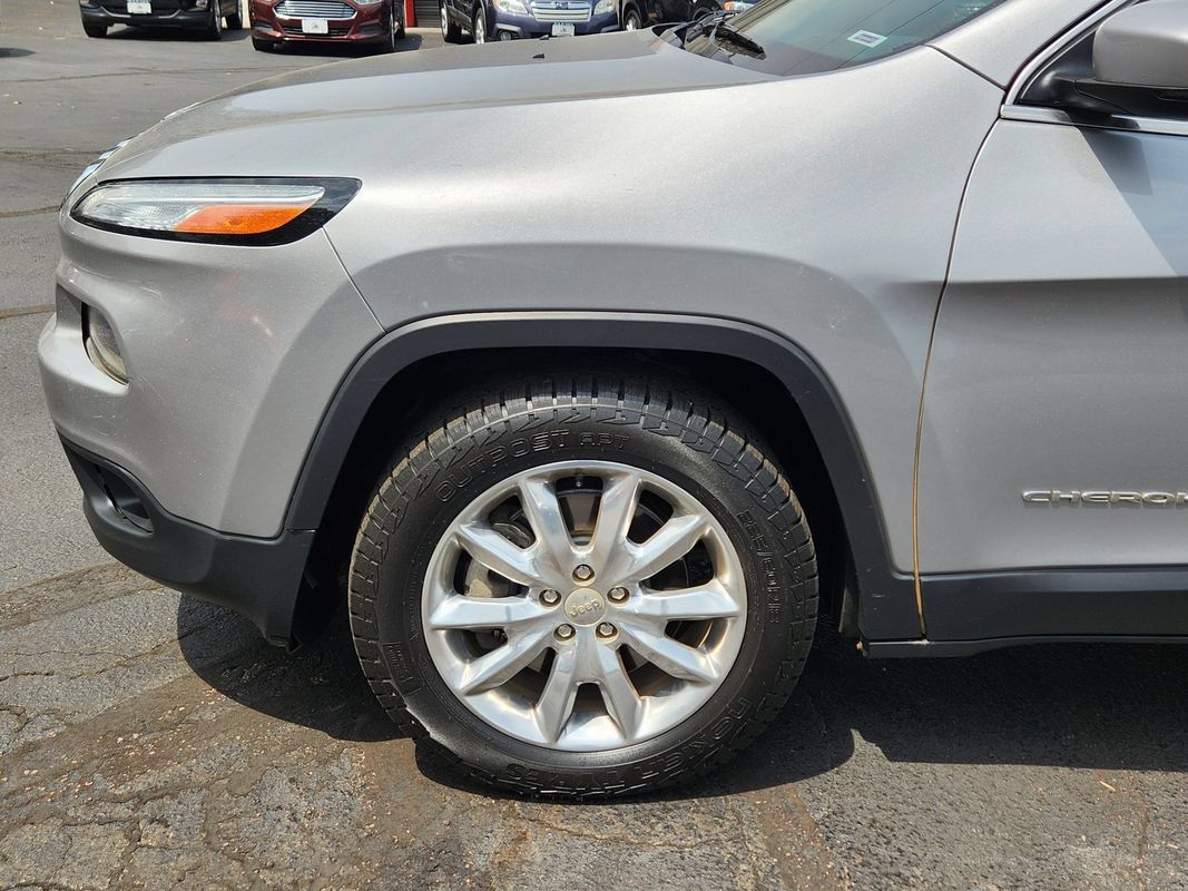 Used 2017 Jeep Cherokee Limited w/ Trailer Tow Group AWD/4WD image 13