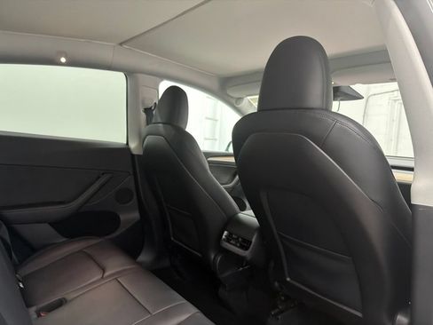 Used 2022 Tesla Model Y Long Range AWD/4WD image 29