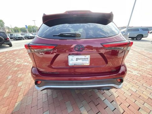Used 2022 Toyota Highlander XSE FWD image 29