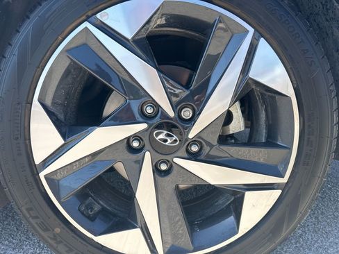 Used 2023 Hyundai Elantra Limited image 19