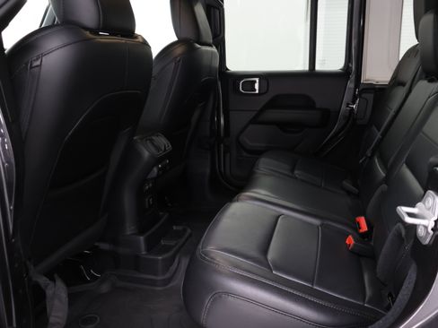 Used 2022 Jeep Wrangler Unlimited Sahara AWD/4WD image 8