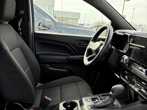 Used 2024 Chevrolet Colorado W/T image 12