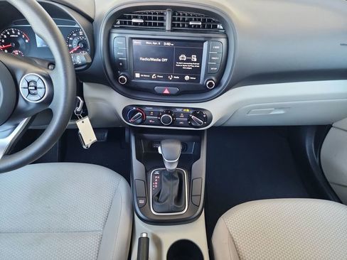 Used 2022 Kia Soul LX image 19