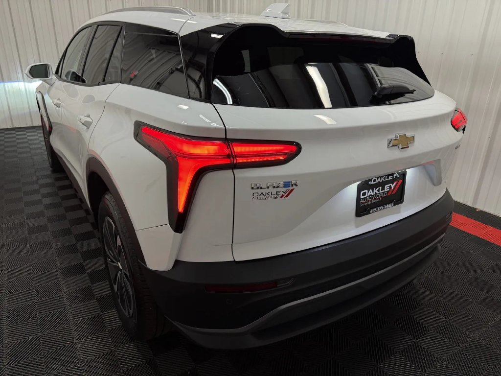 Used 2024 Chevrolet Blazer EV LT AWD/4WD image 13