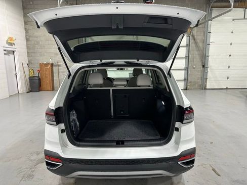 New 2026 Volkswagen Taos SE image 21