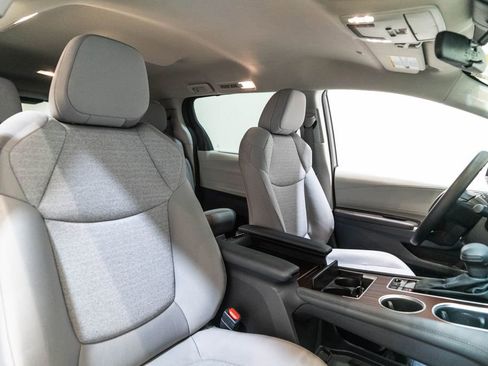 Used 2024 Toyota Sienna LE image 15