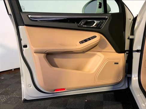 Certified 2026 Porsche Macan AWD/4WD image 25