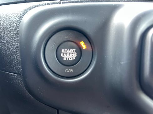 Used 2023 Jeep Wrangler Unlimited AWD/4WD image 30
