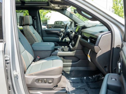 New 2026 GMC Yukon AT4 w/ AT4 Premium Plus Package AWD/4WD image 10