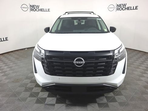 New 2026 Nissan Pathfinder SV image 2