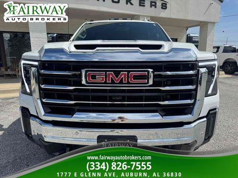Used 2024 GMC Sierra 2500 SLT w/ SLT Premium Package AWD/4WD image 3