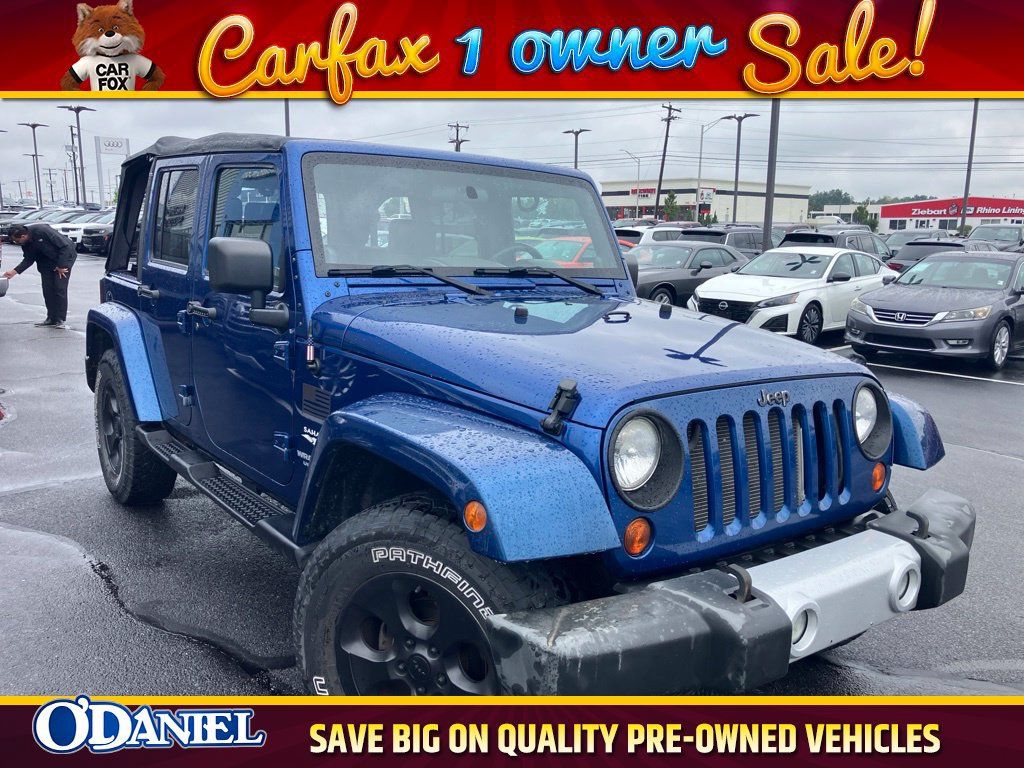 Used 2009 Jeep Wrangler Unlimited Sahara w/ Dual Top Group AWD/4WD image 4