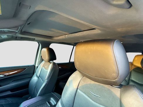 Used 2017 Cadillac Escalade Luxury image 28