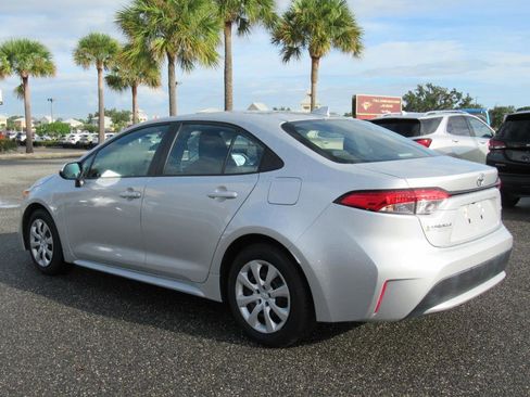 Used 2020 Toyota Corolla LE image 4