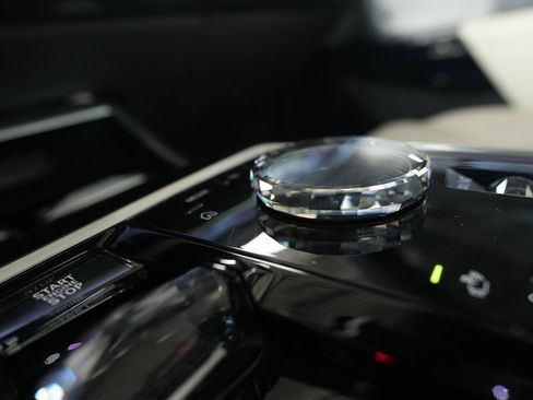 Used 2023 BMW 760i xDrive w/ Executive Package image 66