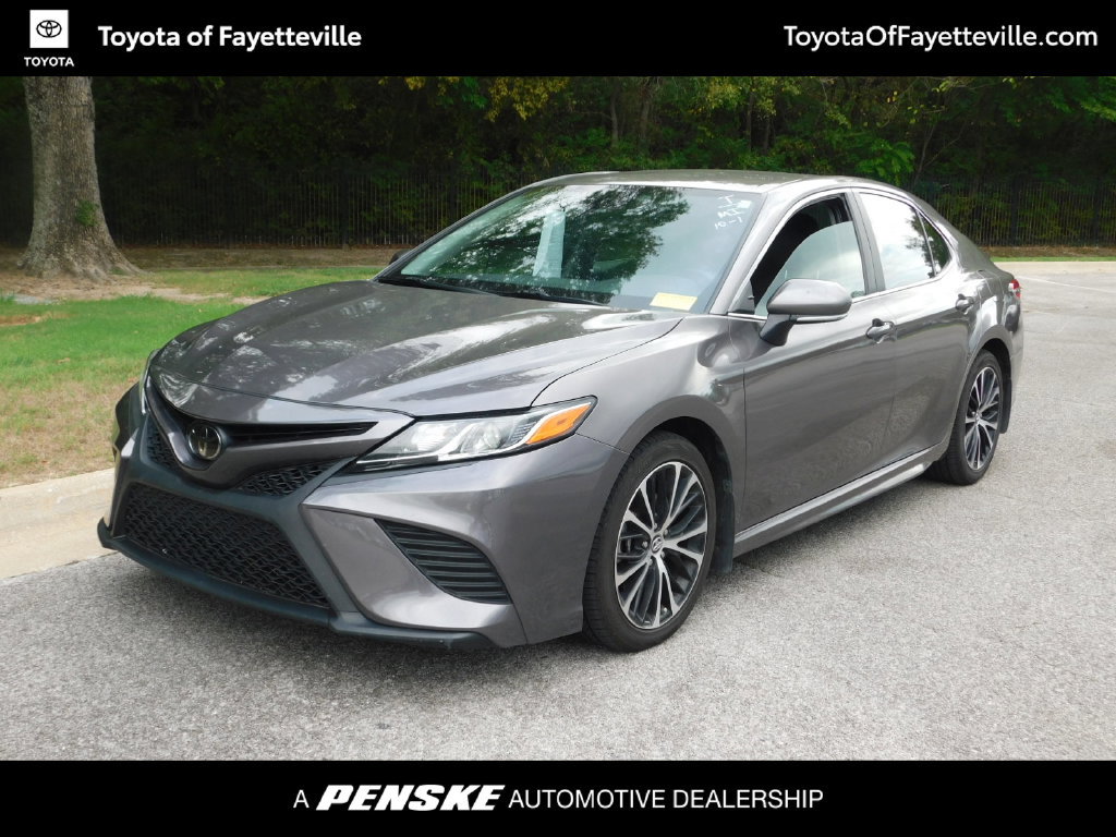 Used 2018 Toyota Camry SE w/ Convenience Package FWD image 1