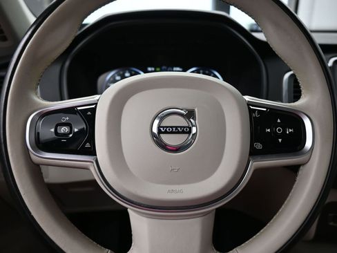 Used 2020 Volvo XC90 T5 Momentum w/ Protection Package image 27