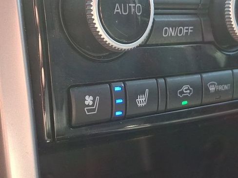 Certified 2022 Subaru Ascent Touring AWD/4WD image 26