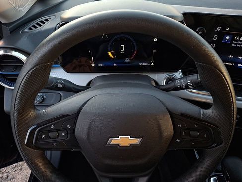 Used 2024 Chevrolet Trax LT image 17