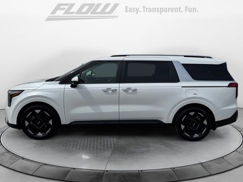 Used 2025 Kia Carnival EX image 5
