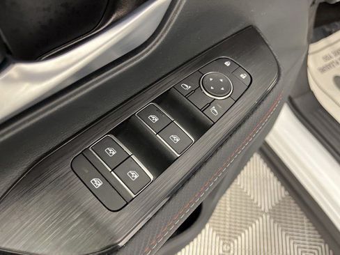Used 2025 Nissan Kicks SR FWD image 27