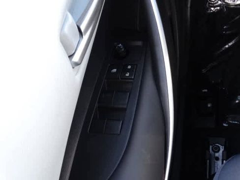 Used 2025 Toyota Corolla SE image 39