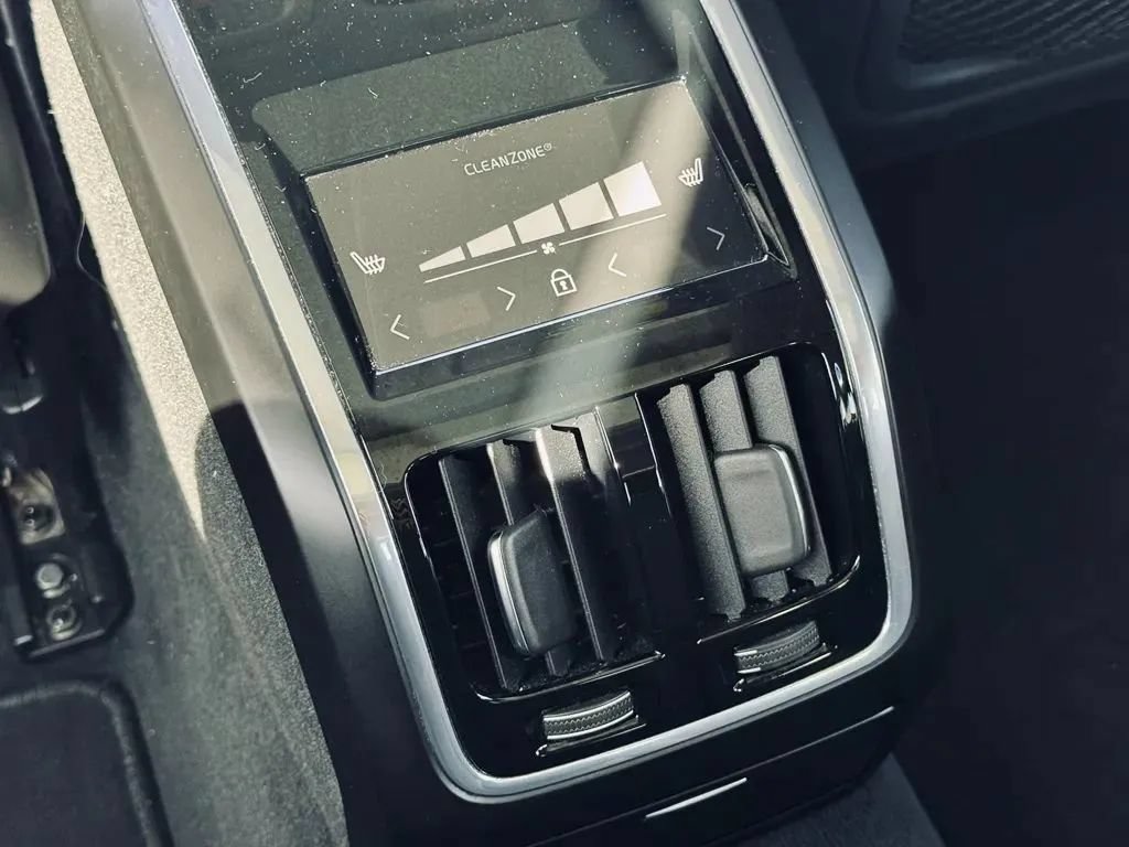 Used 2023 Volvo S90 B6 Plus AWD/4WD image 15