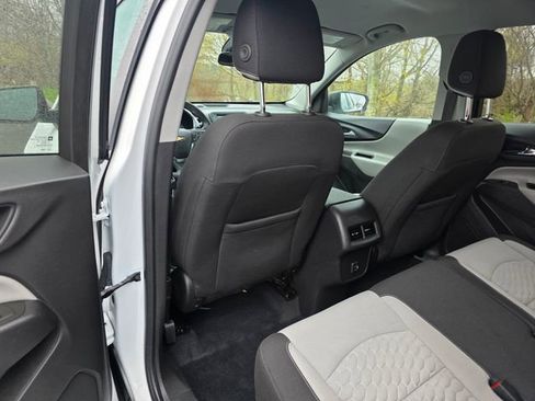 Used 2021 Chevrolet Equinox LS w/ LS Convenience Package AWD/4WD image 17