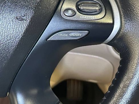Used 2020 Nissan Pathfinder Platinum FWD image 27