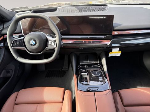 New 2026 BMW 530i xDrive w/ Premium Package AWD/4WD image 10