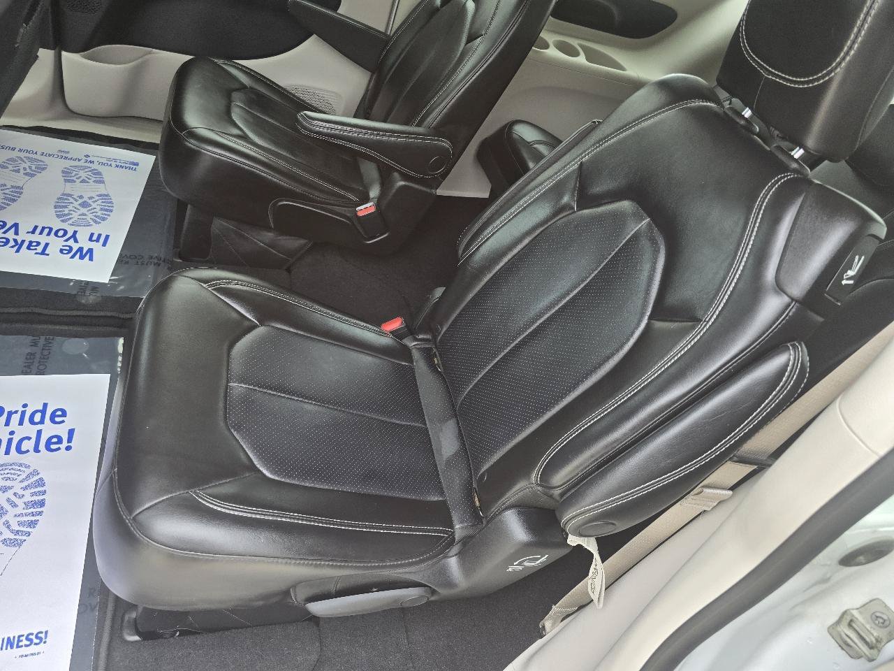 Used 2023 Chrysler Pacifica Touring-L FWD image 19