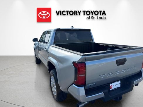 Used 2026 Toyota Tacoma SR5 AWD/4WD image 5