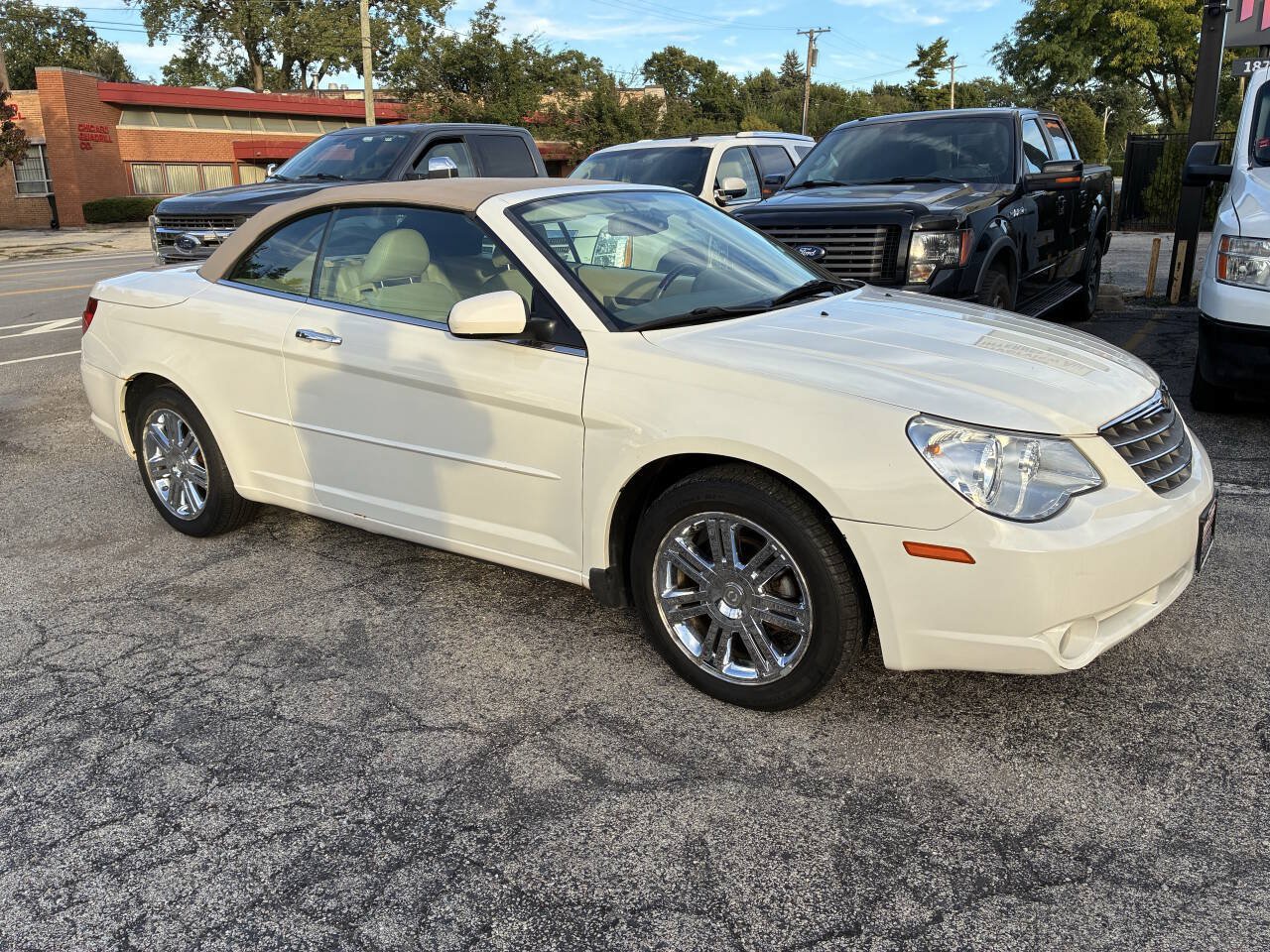 Used 2008 Chrysler Sebring Limited w/ Luxury Group FWD image 2