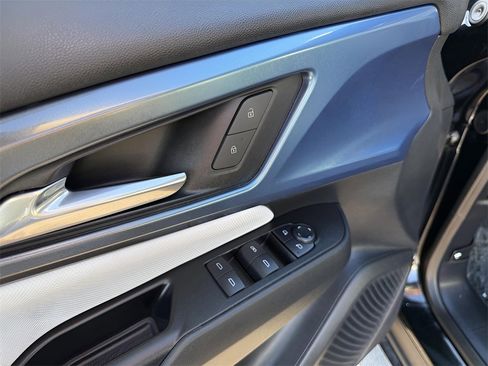 Used 2025 Chevrolet Equinox EV LT image 24