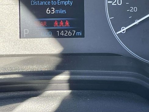 Used 2025 Toyota Corolla LE image 37