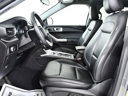 Used 2022 Ford Explorer XLT w/ Equipment Group 202A AWD/4WD image 6