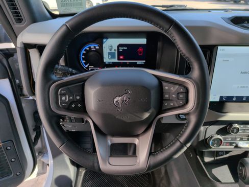 Used 2023 Ford Bronco Badlands image 17