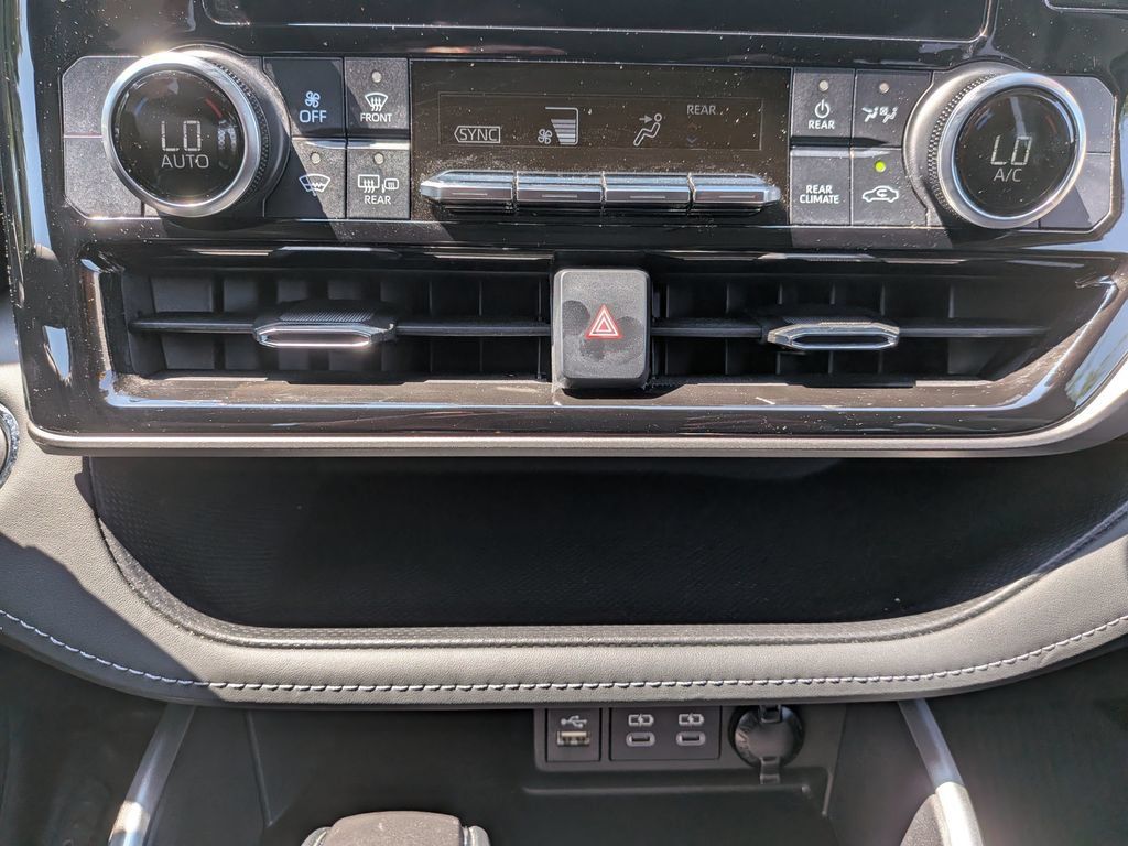 Used 2023 Toyota Highlander LE FWD image 22